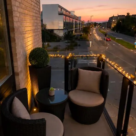 Scandinavian Apartment- Balcony- Free Parking *